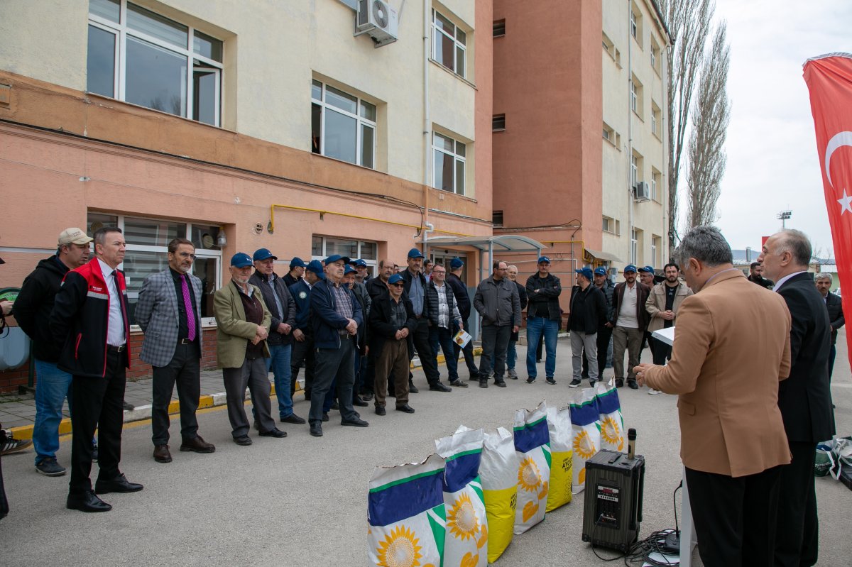 Eskişehir’de Çiftçiye Büyük Destek: %62 Hibeli Ayçiçeği Tohumu Dağıtıldı!