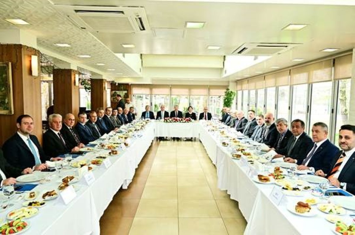 Eskişehir İçin Dev Vizyon Toplantısı: Serbest Bölge, Kuzey Çevre Yolu ve Demiryolu Projeleri Masada