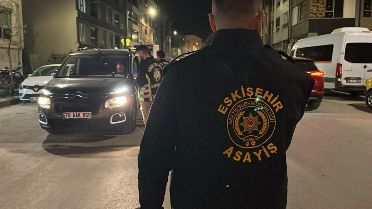 Eskişehir’de Polis Denetimi: Uyuşturucu ve Aranan Şahıslar Yakalandı