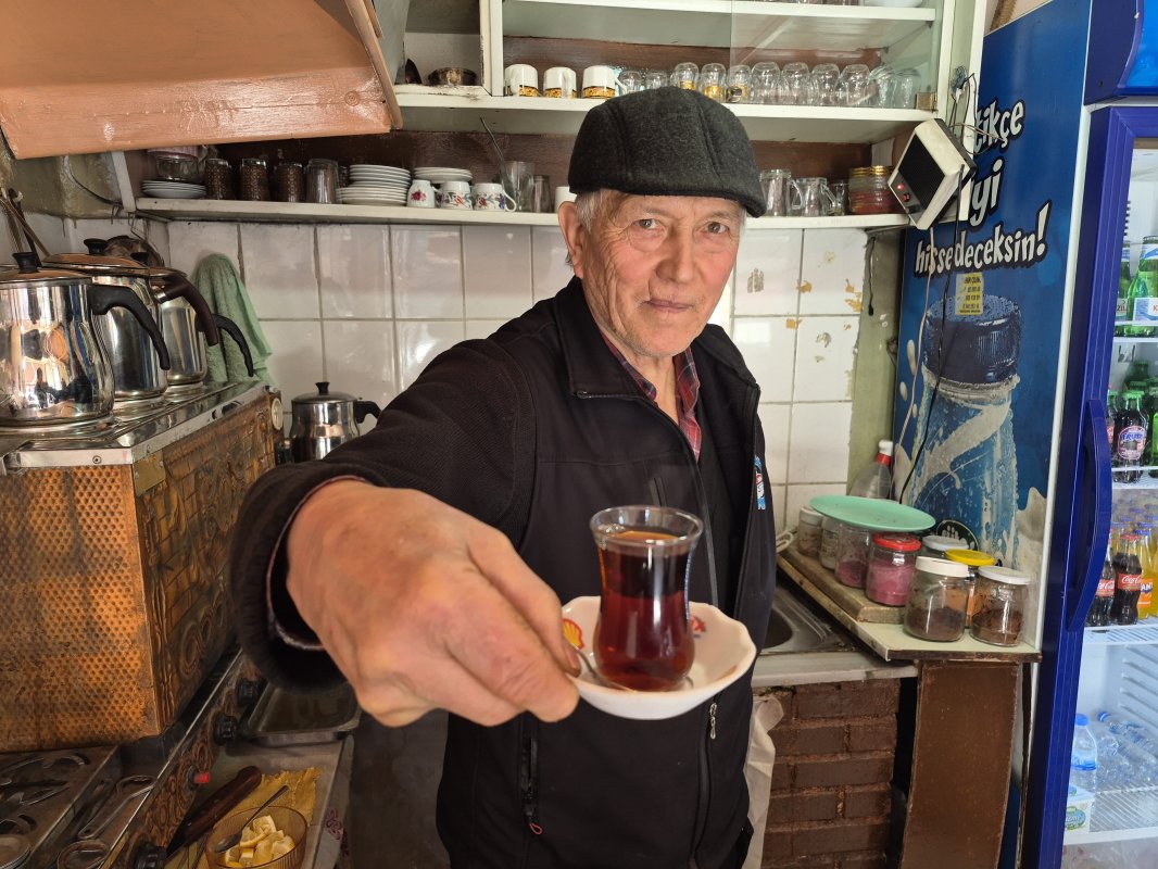 Eskişehir’de 44 yıllık çaycıdan ilginç yöntem