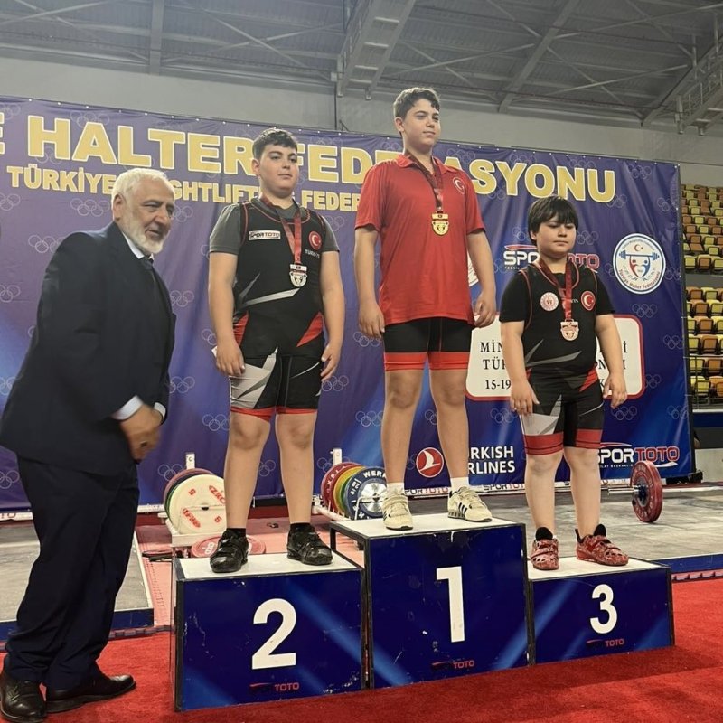 Minik Halterci Taha Toprak Türkiye İkincisi Oldu