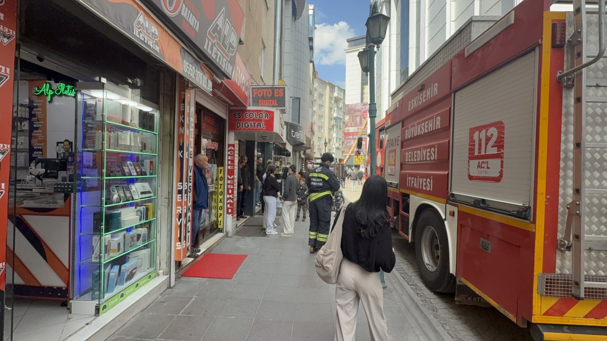 Bacadan Yayılan Duman Yangın Sanıldı Esnaf Sokağa Döküldü