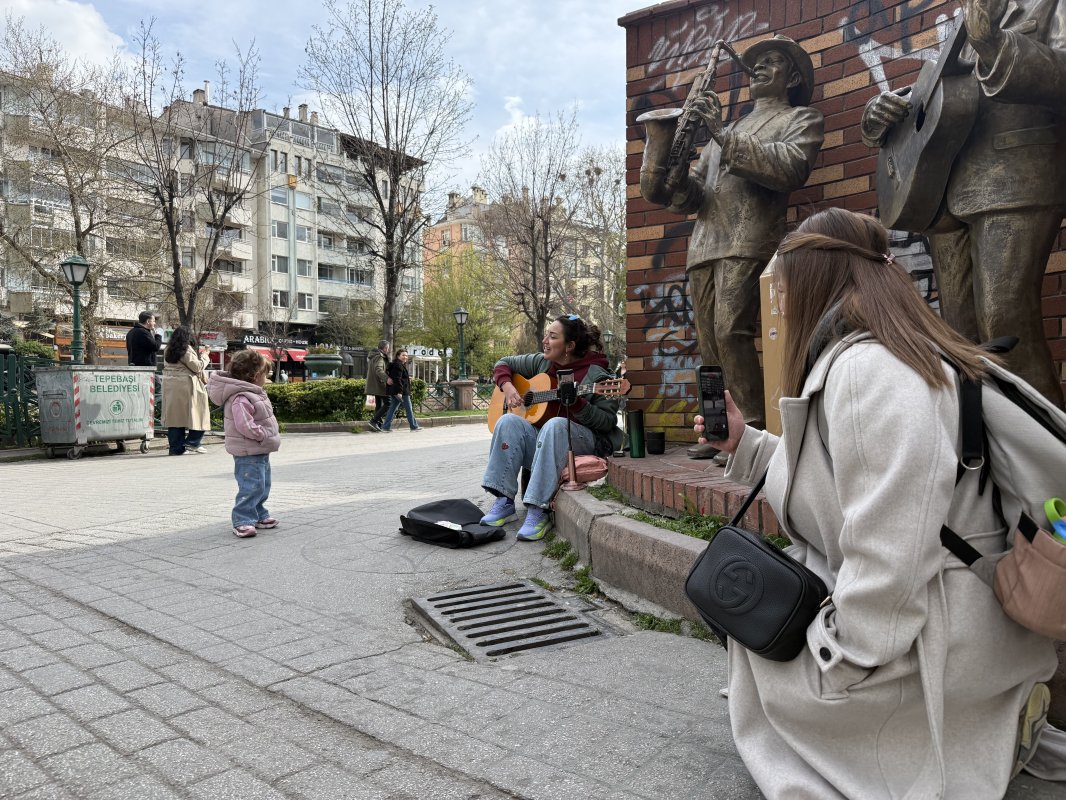 Eskişehir’de Minik Çocuğun Müzikle Uyumu Dikkat Çekti