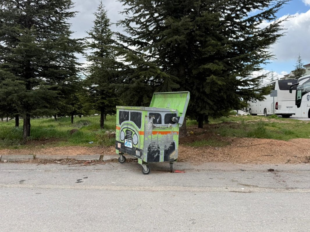 Odunpazarı’nda Tır Görünümlü Çöp Konteyneri