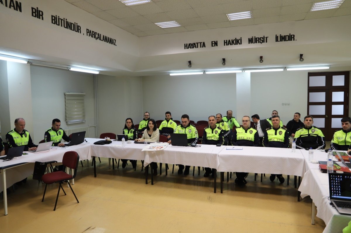 Trafik Polisi Personeline Yapay Zekâ Eğitimi Verildi