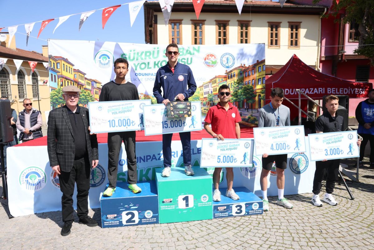 Atletizmin kalbi Odunpazarı’nda attı: Şükrü Saban Yol Koşusu coşkuyla tamamlandı