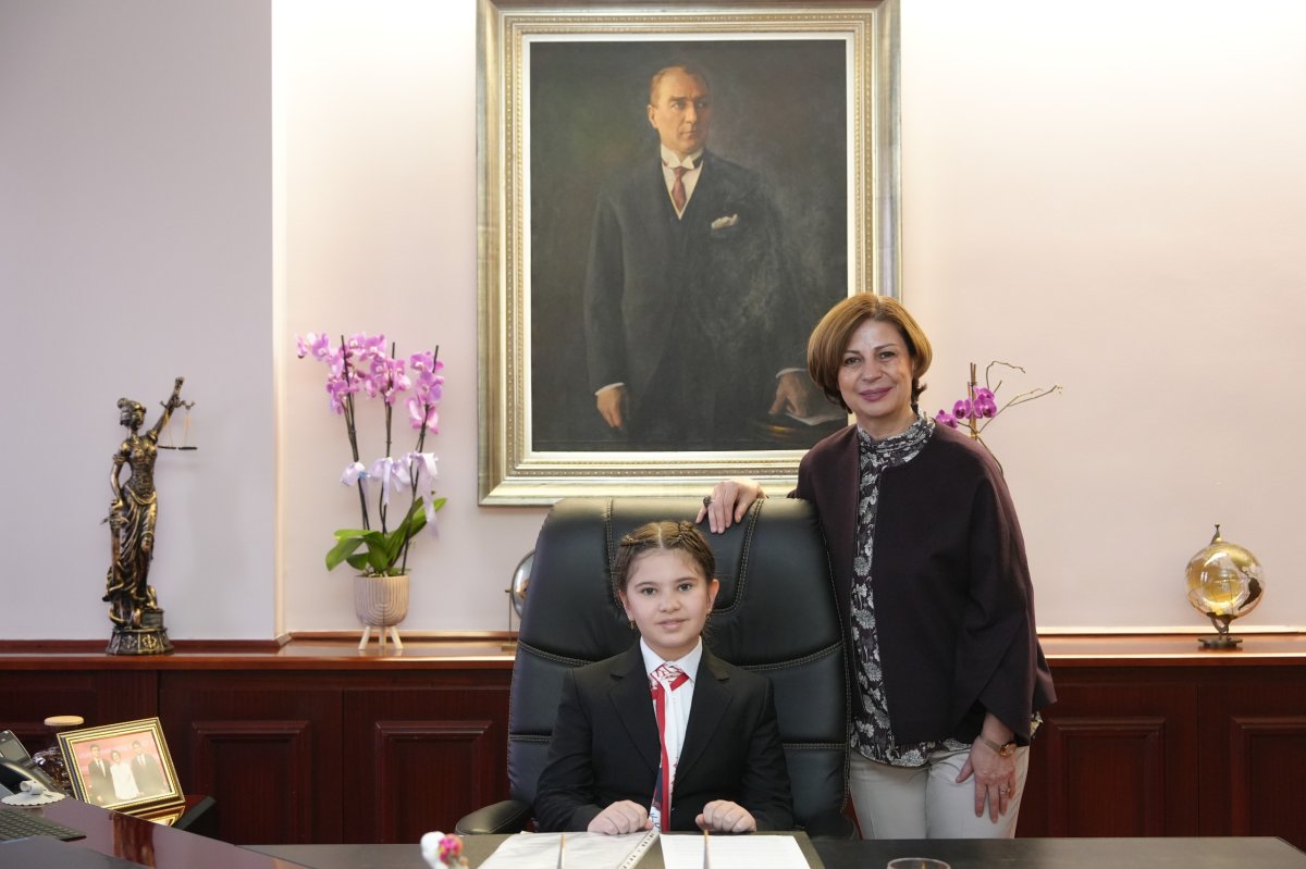 23 Nisan’da Başkanlık Koltuğu Minik Ece’ye Emanet Edildi