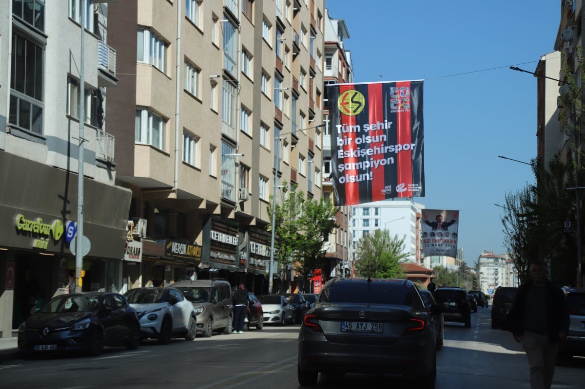 Büyükşehir Şehri Eskişehirspor Bayraklarıyla Donattı
