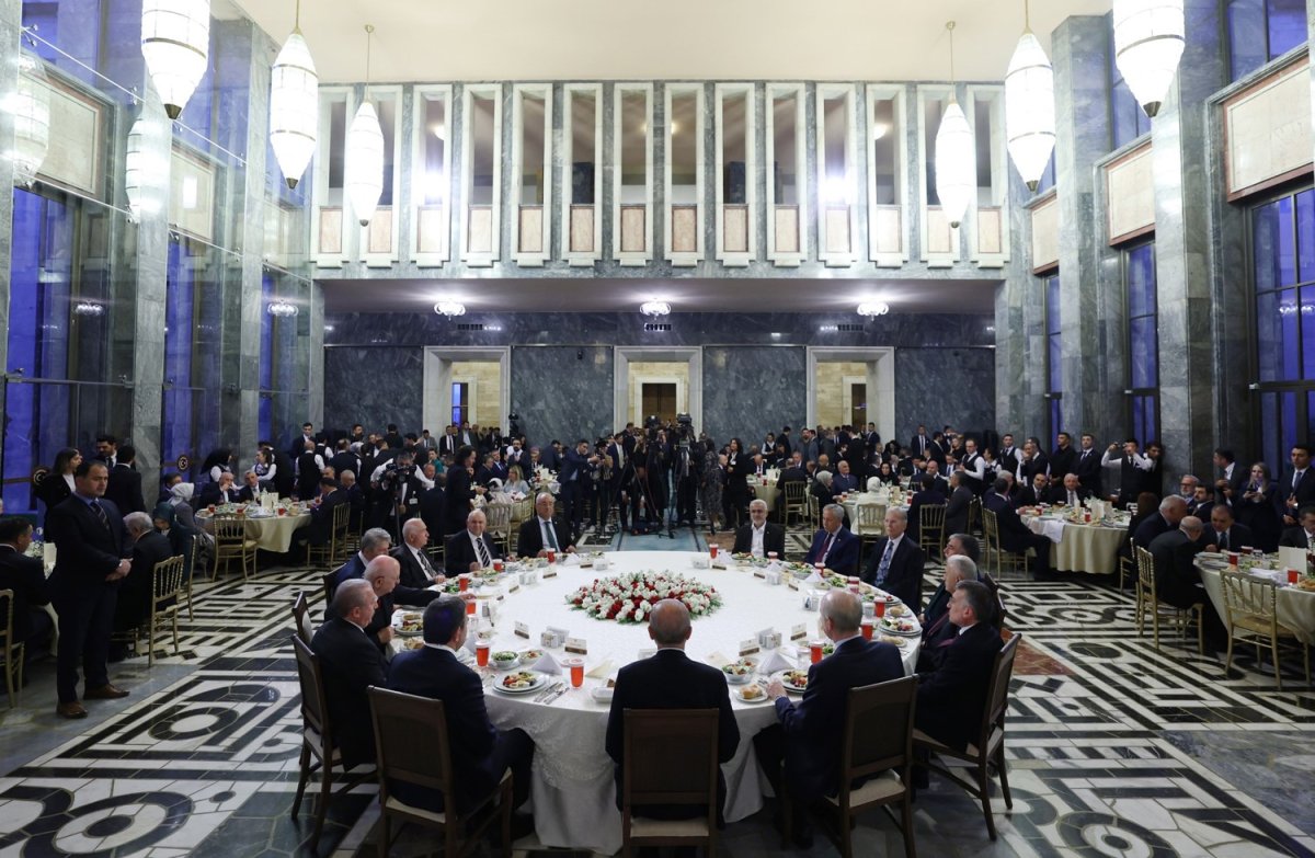 İletişim Başkanı Duran Cumhurbaşkanlığı Muhabirleriyle İftarda Buluştu