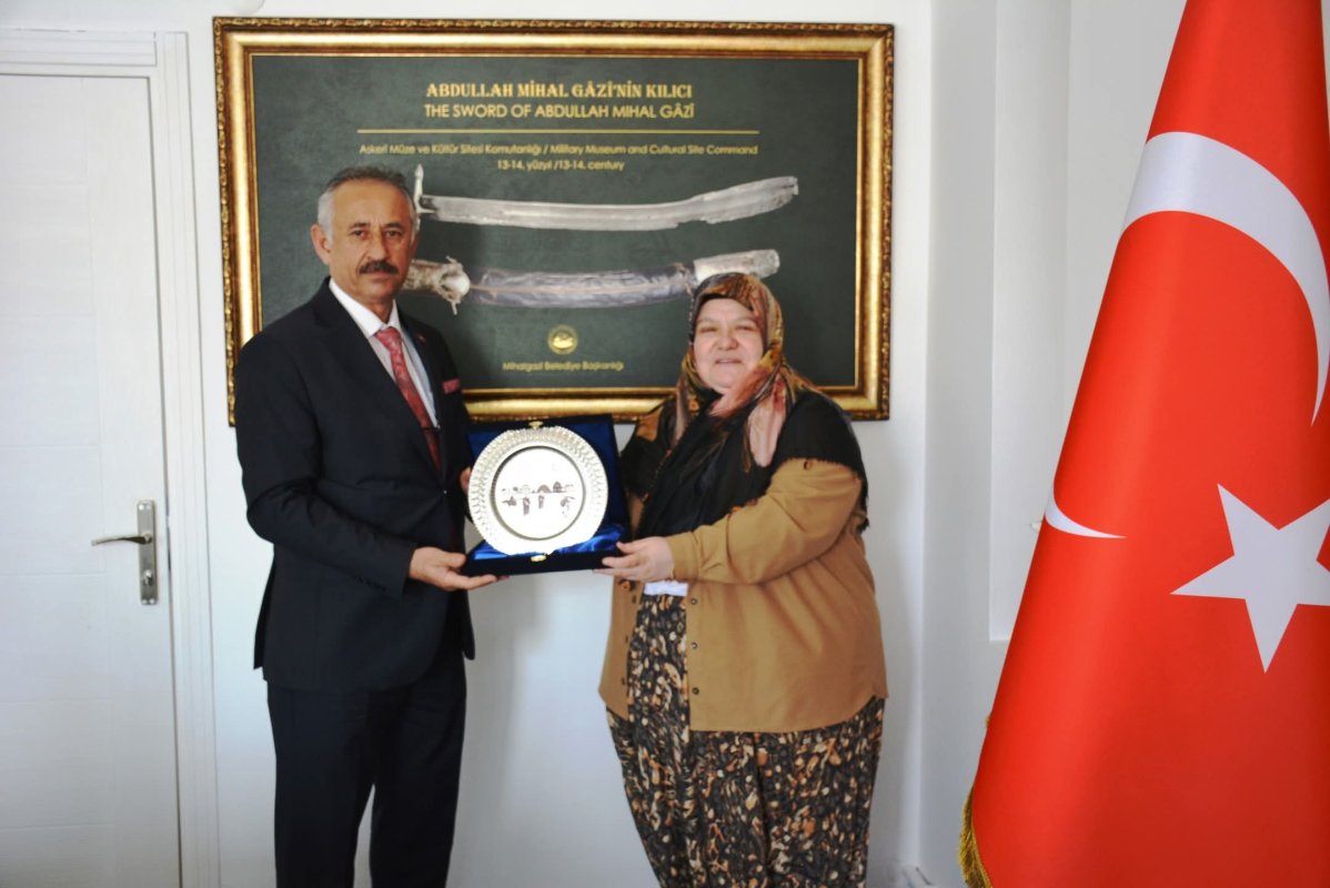 Tepebaşı İlçe Millî Eğitim Müdürü Mehmet Faideci’den Mihalgazi Belediye Başkanı Zeynep Güneş Akgün’e Ziyaret