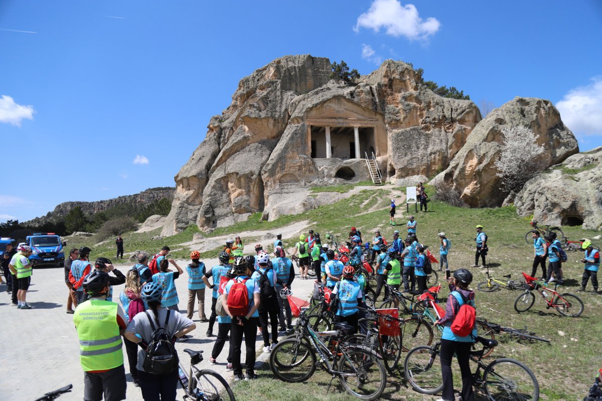 Frig Vadisi’nde Pedallar Döndü: Tarih Ve Doğa Yazılıkaya Bisiklet Turunda Buluştu