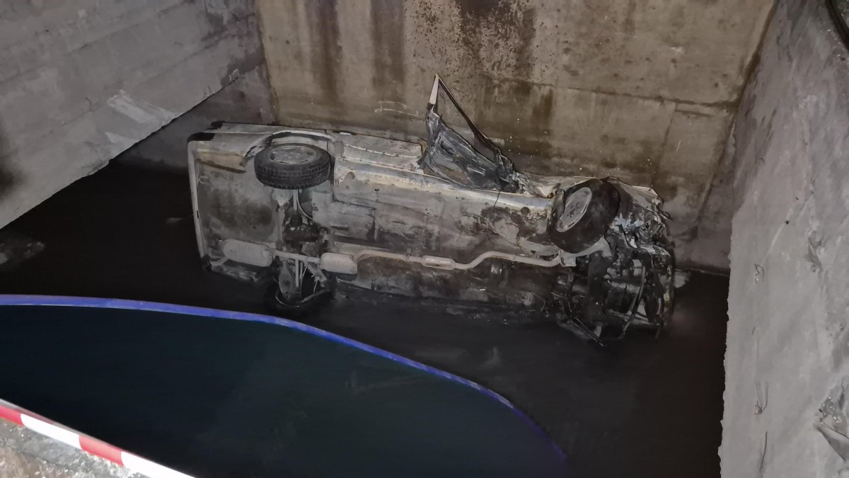 Eskişehir OSB’de Gece Kazası: Kontrolden Çıkan Otomobil Sulama Kanalına Uçtu, 2 Yaralı