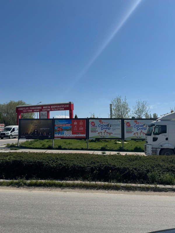 AK Parti Tepebaşı İlçe Başkanı Serhat Tunç’tan Billboard Krizi Çıkışı: “İzin, Gelir ve Sorumluluk Kimde?”