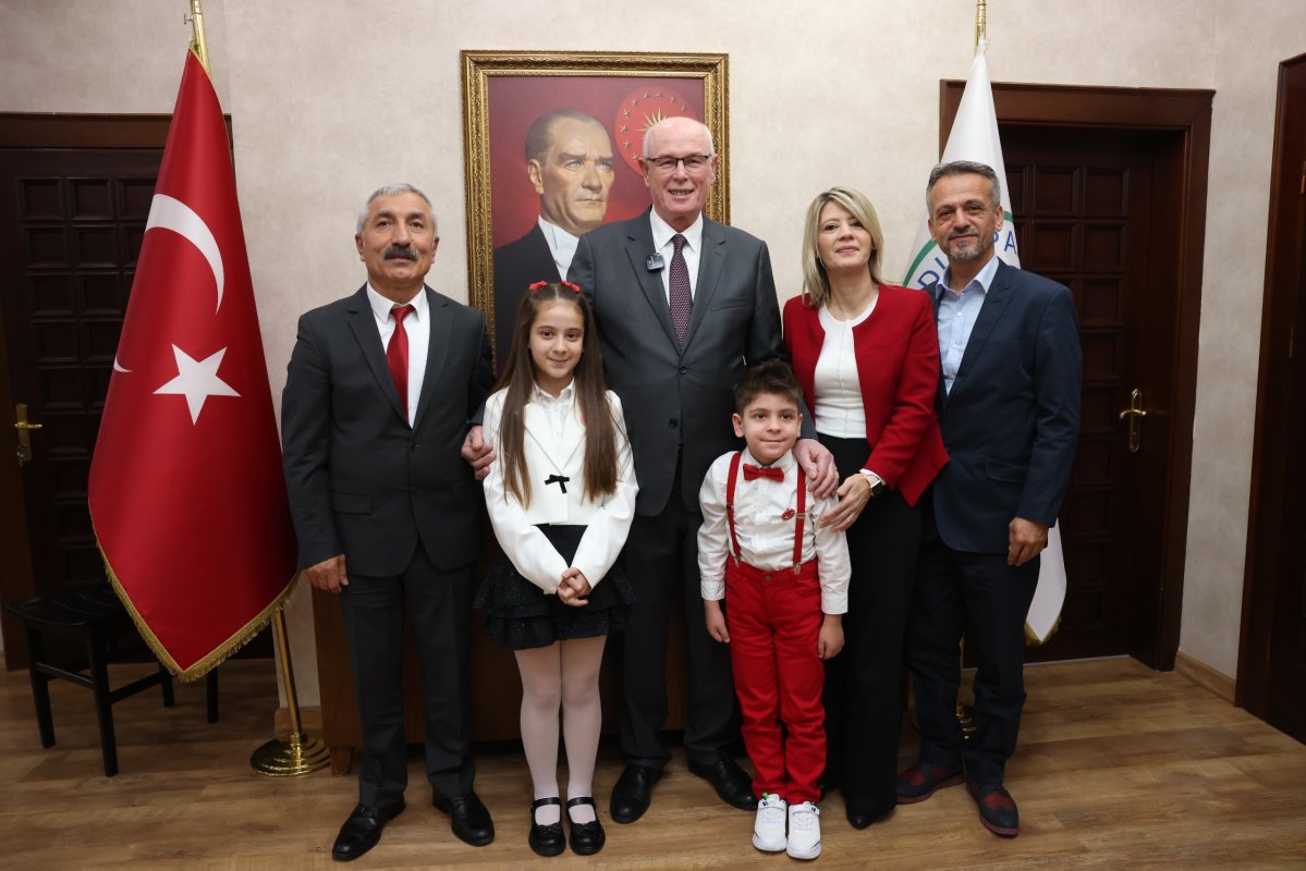 Odunpazarı’nda 23 Nisan geleneği sürdü: başkanlık makamı minik Melis’e emanet