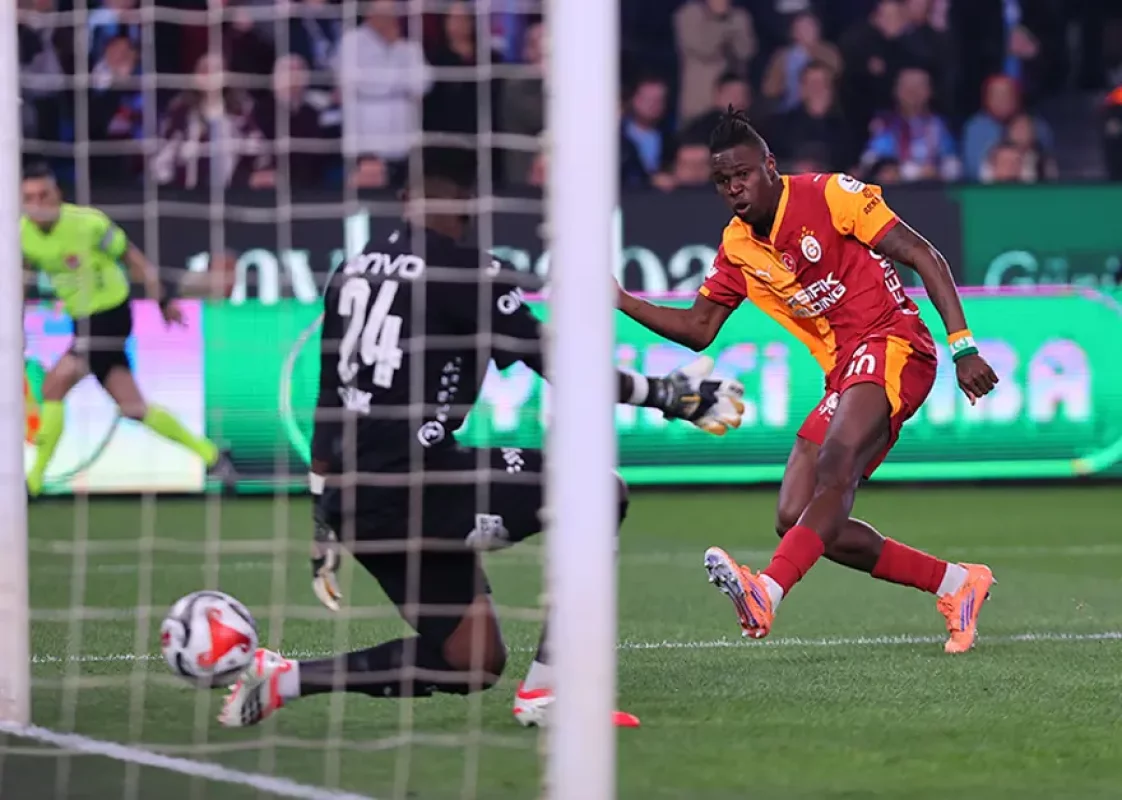 Fırtına Zirveyi Vurdu! Trabzonspor Dev Maçta Galatasaray’ı Devirip Farkı 1’e İndirdi