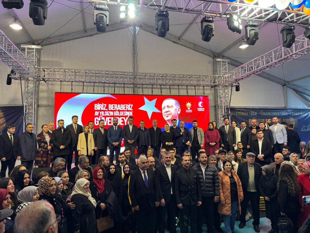 AK Parti Eskişehir’de Bayramlaşma Programı Yoğun Katılımla Gerçekleştirildi