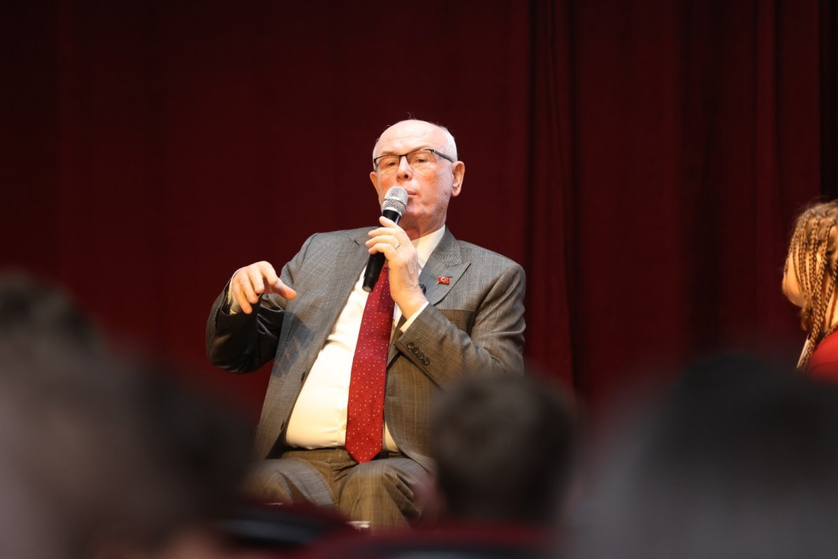 Başkan Kurt Gençlerle Bir Araya Geldi