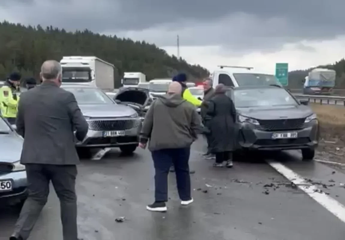 TEM’de kabus: 10 araç birbirine girdi, 6 kişi yaralandı!