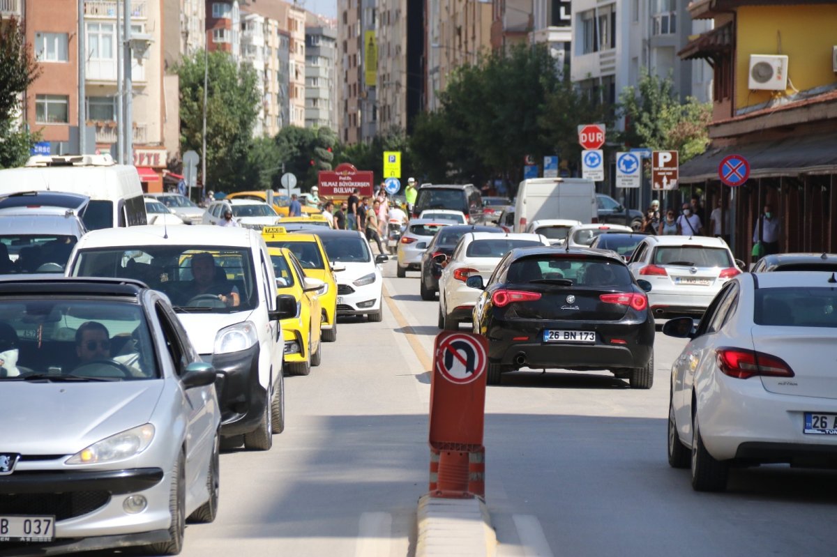Eskişehir’de Trafik Yoğunluğu Uyarısı: Büyükşehir’den Sürücülere Kritik Çağrı