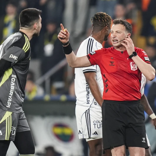 Fenerbahçe–Beşiktaş derbisine penaltı damgası! Siyah-beyazlılardan sert tepki: “Emek hırsızları”