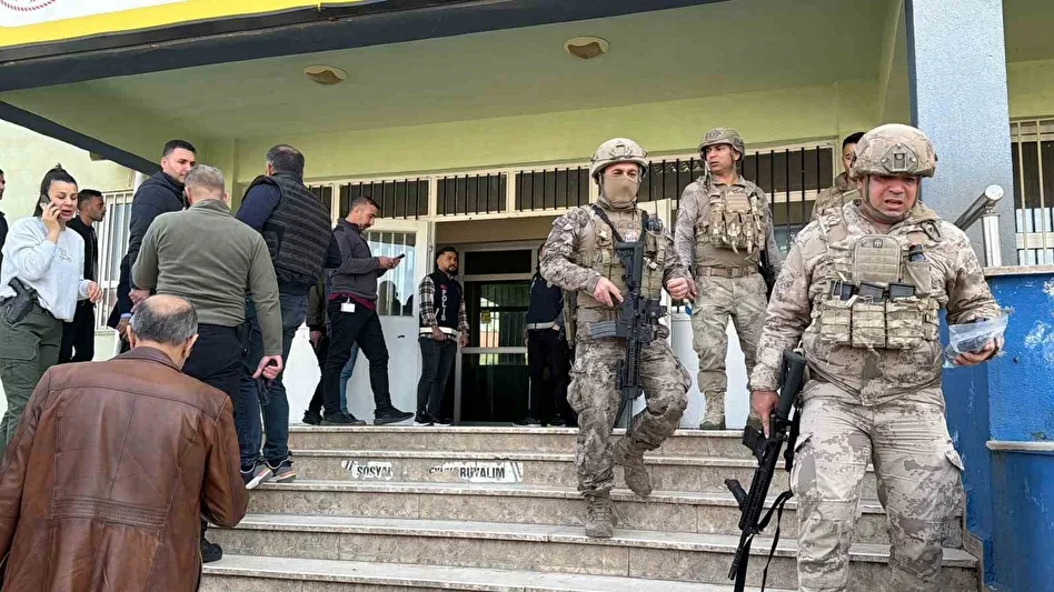 Şanlıurfa’da Lisede Dehşet! Eski Öğrenci Okulu Bastı: 16 Yaralı, Saldırgan Hayatına Son Verdi