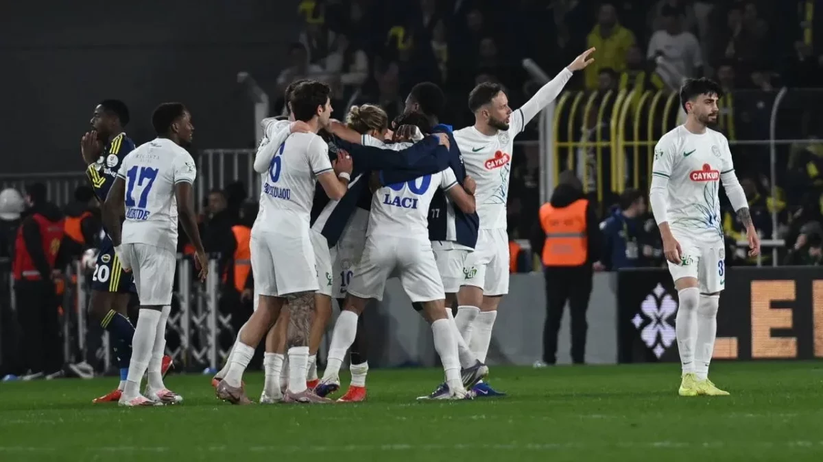 SON DAKİKA: Kadıköy’de şok! Fenerbahçe 90+8’de yıkıldı, şampiyonluk yarışında ağır darbe