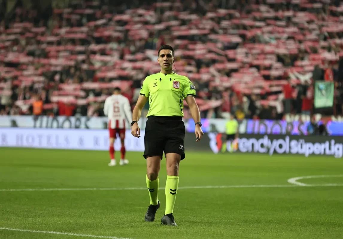 Göztepe - Galatasaray maçının hakemi açıklandı! Kritik mücadelede düdük o isimde